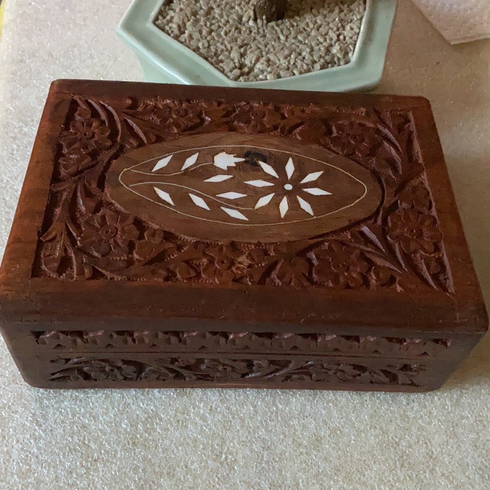 Vintage engraved rose wood jewelry box - Picture 3 of 7
